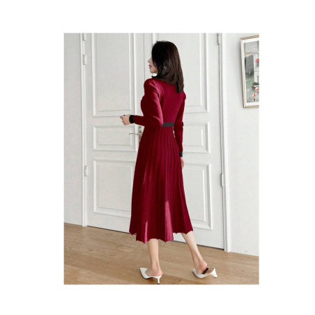 فستان بتصميم بدلة نسائية