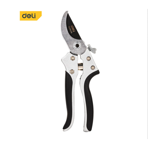 مقص تقليم الأشجار 