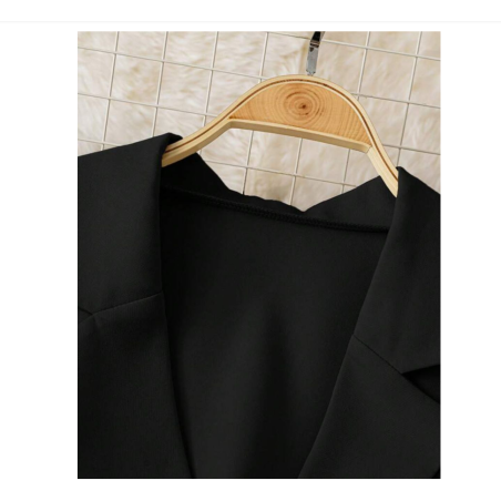 فستان بتصميم بدلة نسائية