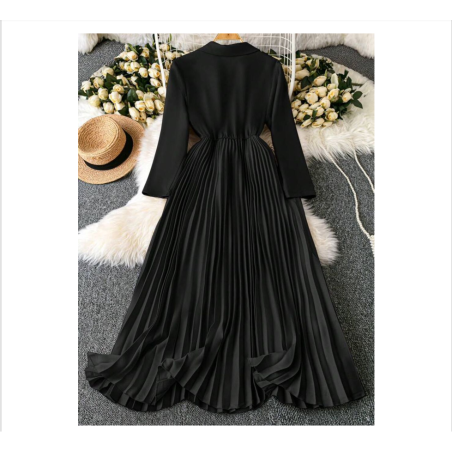 فستان بتصميم بدلة نسائية