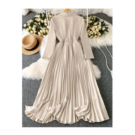 فستان بتصميم بدلة نسائية