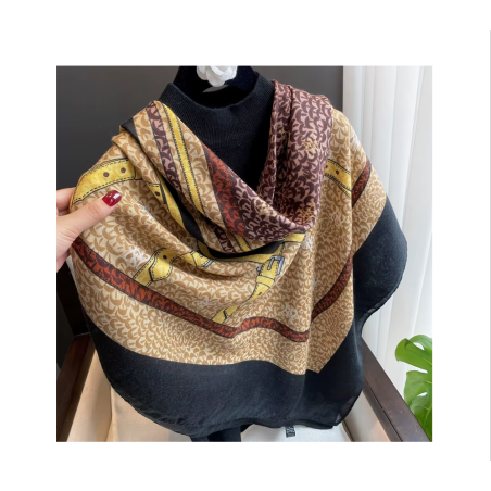 شاربة مزخرفة 