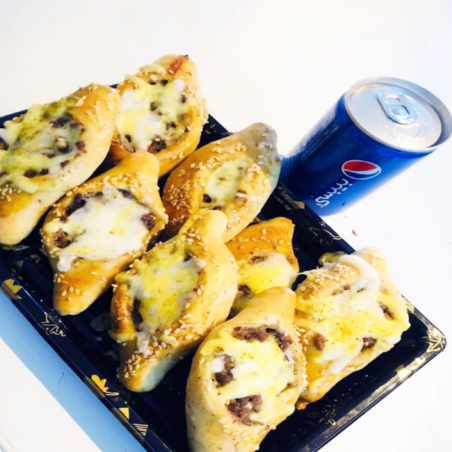 صفيحة لحم وجبنة ( 10 قطع)