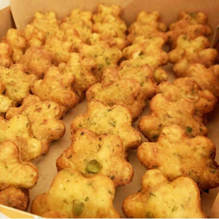 خبزة خضرة مقلية (50 قطعة)